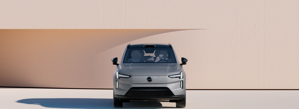 Volvo EX90 przodem